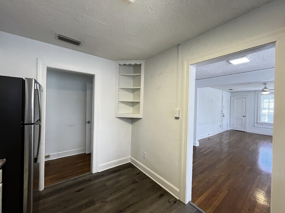 Building Photo - 3668 Valencia Rd