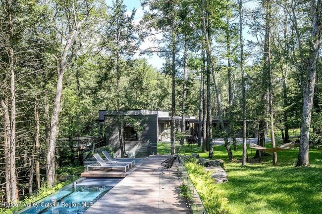 Building Photo - 70 Raybrook Dr