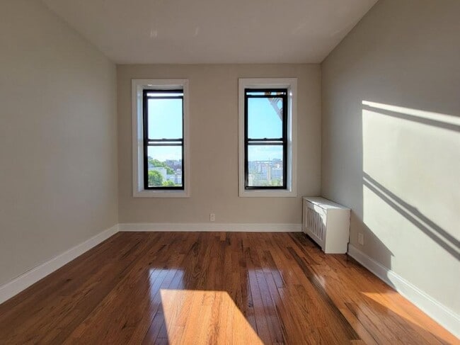 Building Photo - 1 bedroom in ASTORIA NY 11103