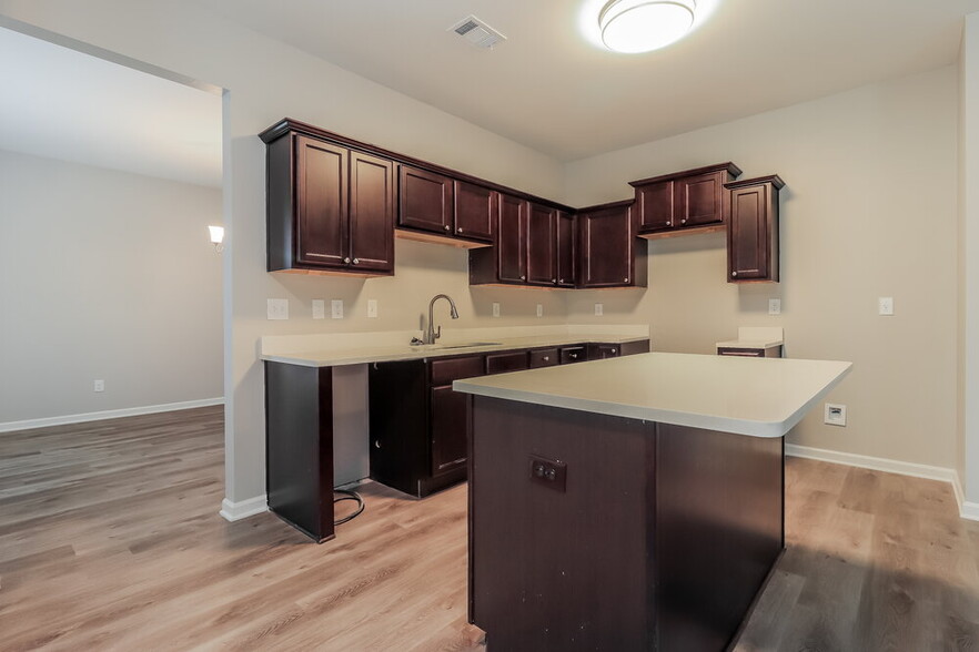 Building Photo - 20 Sycamore St