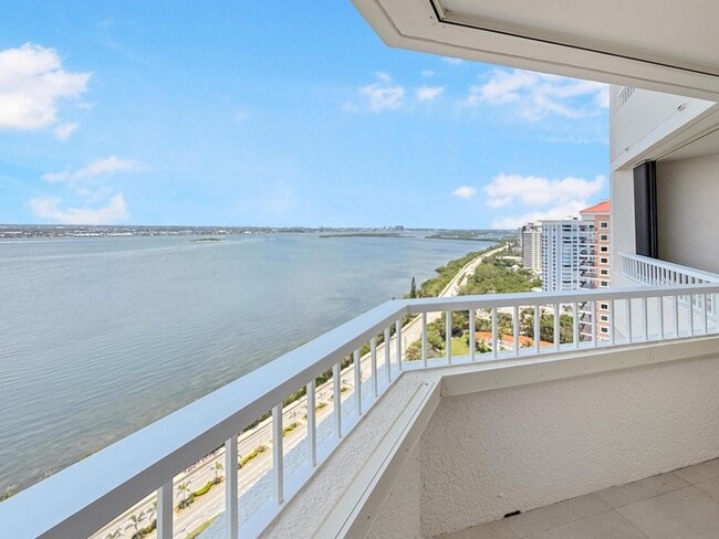 Building Photo - 5080 N Ocean Dr