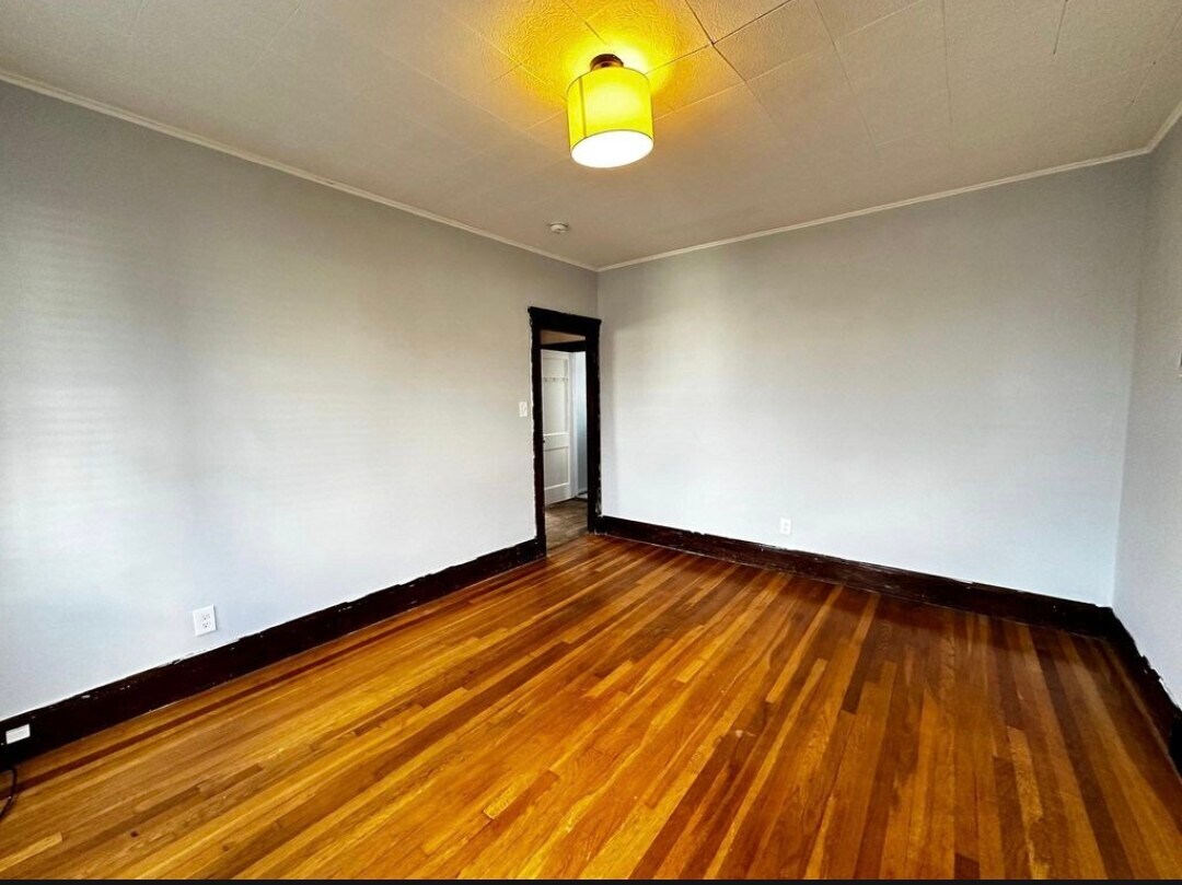 Building Photo - 40 Breed St