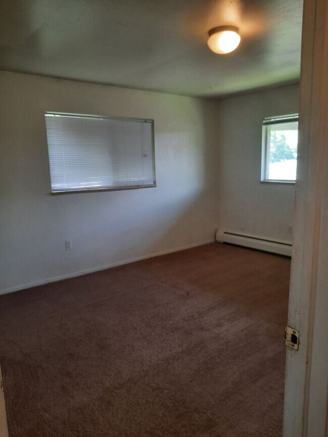 Building Photo - FREE PETS & UTILITIES INCLUDED! Boutique 2BR Golden Apt near Clear Creek Trail