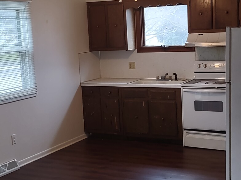 Building Photo - 1394 Carriage Hill Dr SE