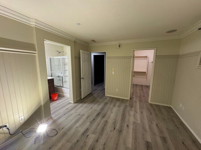 Building Photo - 1106 Calabria St