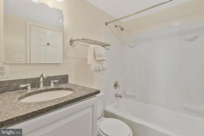 Building Photo - 1701 16th St NW