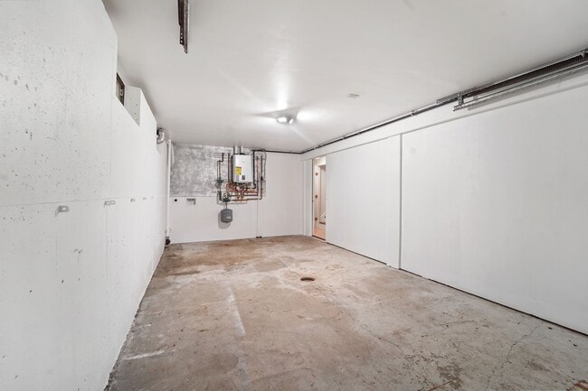 Building Photo - 40 Grand St