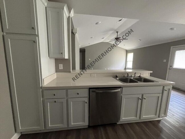 Building Photo - 55 Buena Vis Dr
