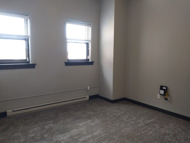 Building Photo - 800 Isabel Bloom Way