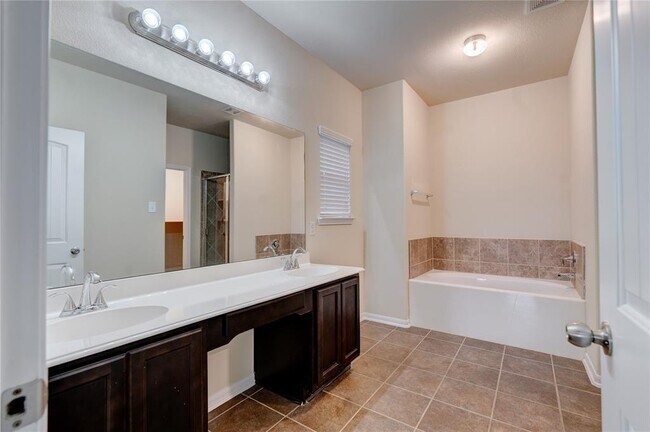 Building Photo - 1736 Park Oak Drive