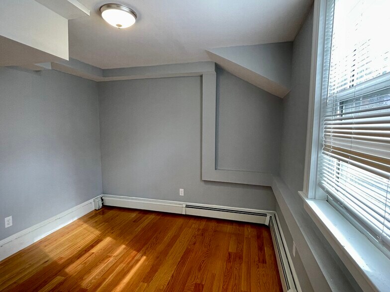 Building Photo - 233 Broadway