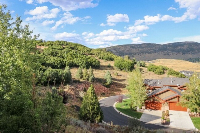 Building Photo - Beautiful 3 Bedroom Home in the Park City ...