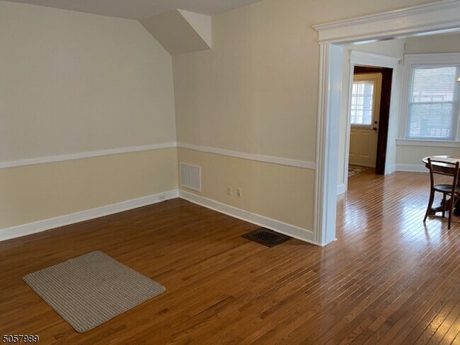 Building Photo - 384 Bloomfield Ave
