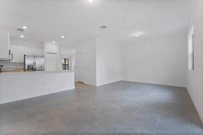 Building Photo - 286 SW 159th Dr