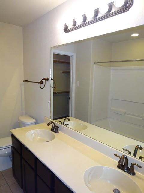 Building Photo - 160 Creekside Villa Dr