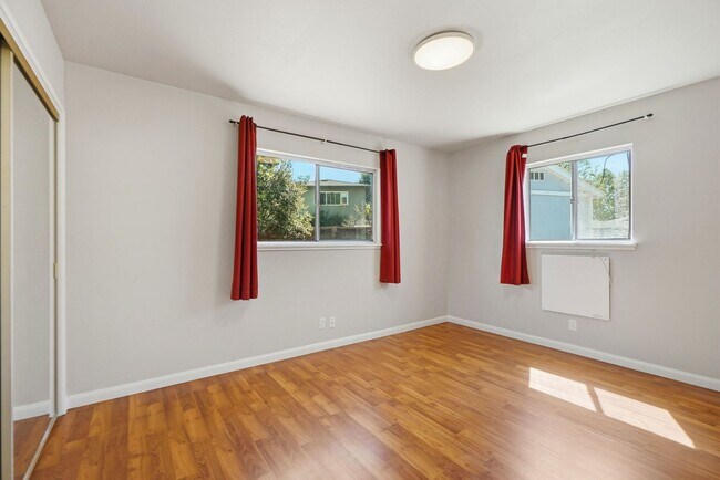 Building Photo - Beautiful Spacious 3-bedroom 1.5-Bath Home in Concord!