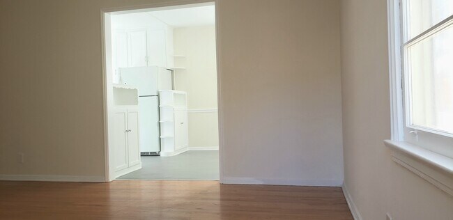 Kitchen entrance from living room - 2049 N Vermont Ave