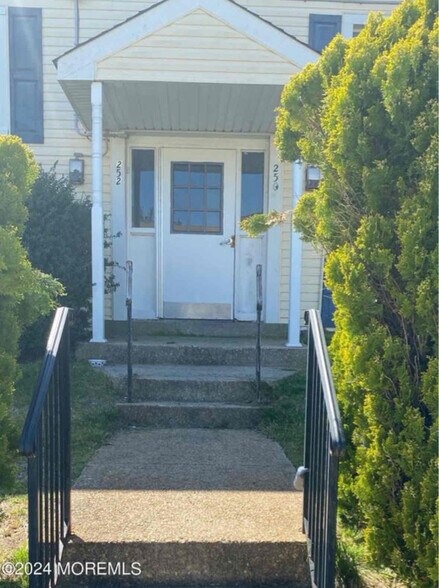 Building Photo - 252B Sawmill Rd