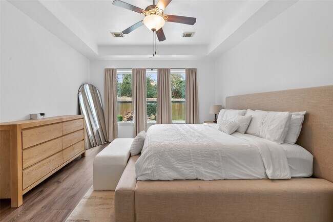 Building Photo - 66 S Longsford Cir