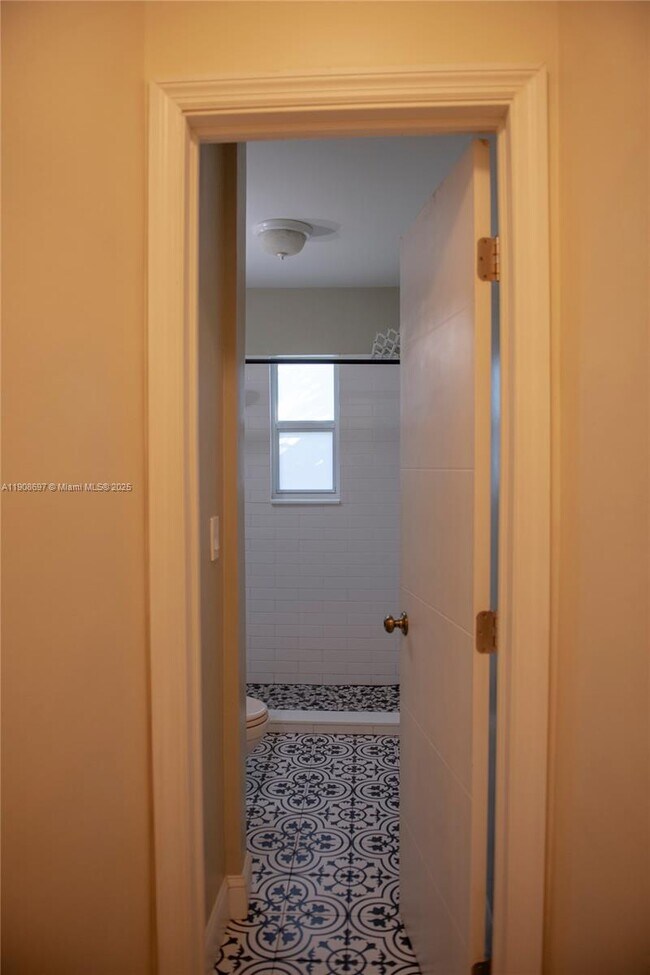 Building Photo - 10078 E Bay Harbor Dr