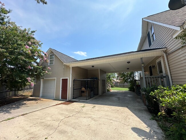 Building Photo - Beautiful Goose Creek Oasis