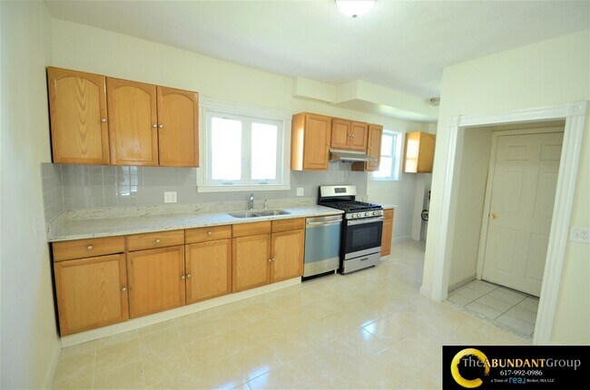 Building Photo - 57 Judson St