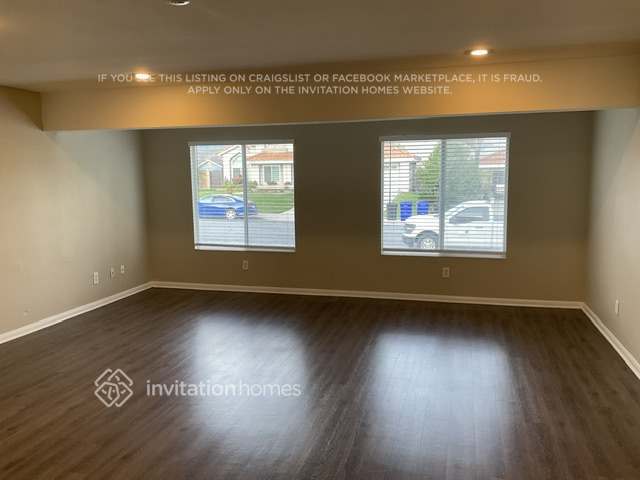 Building Photo - 2035 W Sunnyview Dr