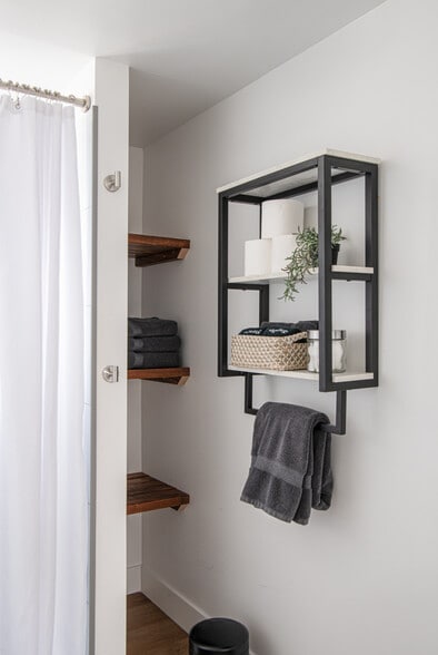 Bathroom Amenities - 333 N 400 W