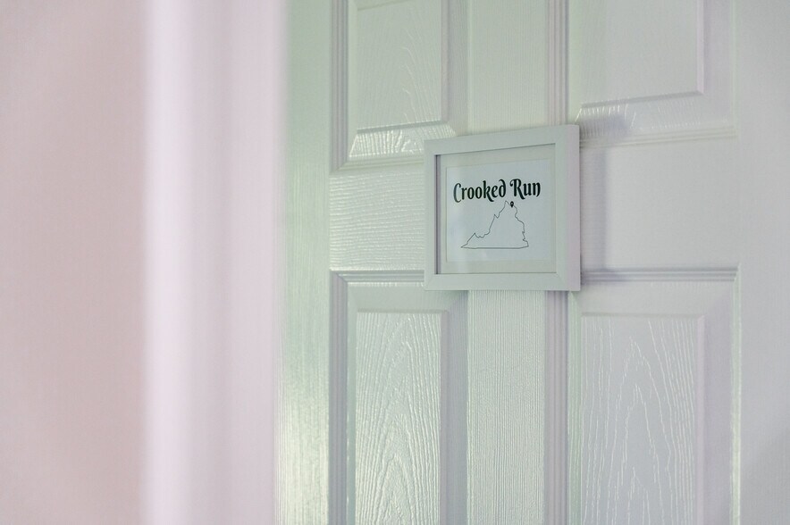 Crooked Run Bedroom - 598 Leesville Rd