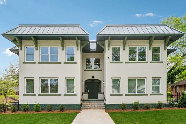 Building Photo - Come check out the West End Flats!