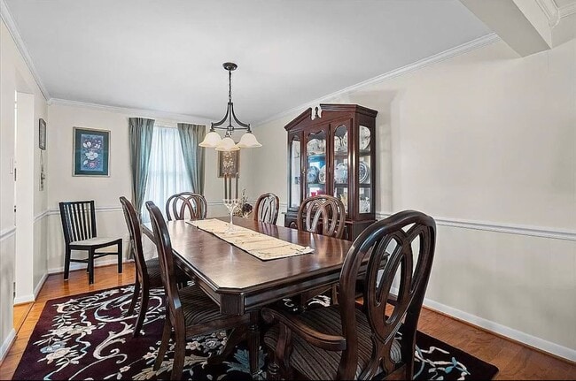 Building Photo - Charming Home! 4 Bedroom 2.5 Bathroom - Hopewell