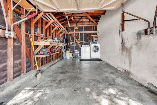 Building Photo - 7823 Appledale Ave