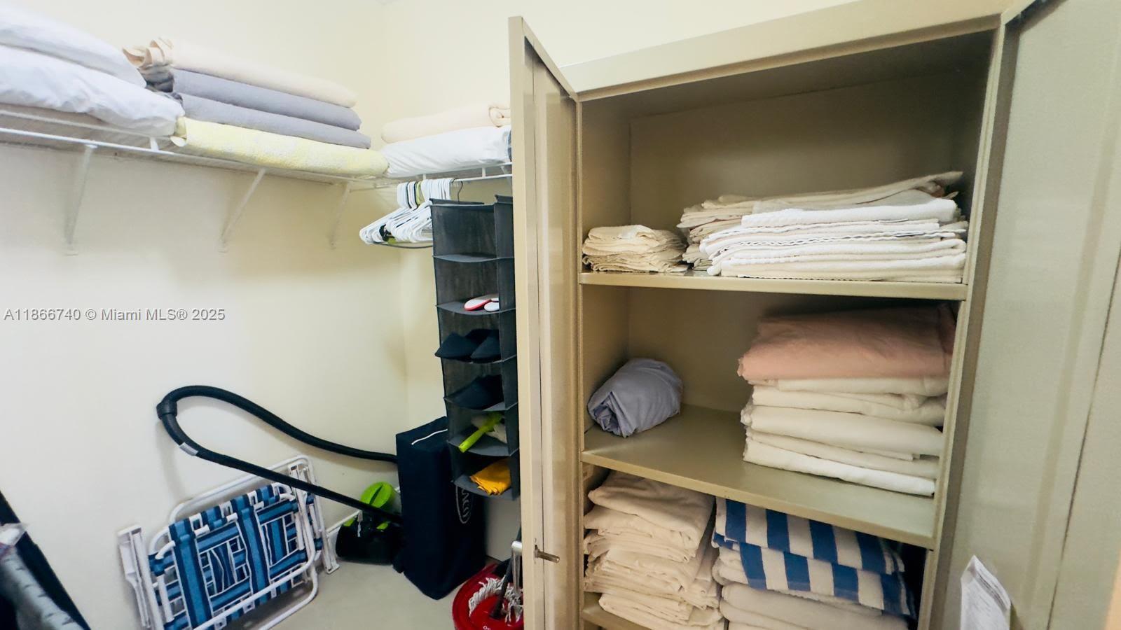 Building Photo - 17375 Collins Ave