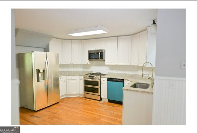 Building Photo - 3885 Waterford Dr