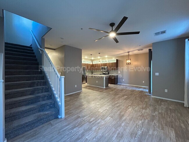 Building Photo - 2329 E Hidalgo Ave