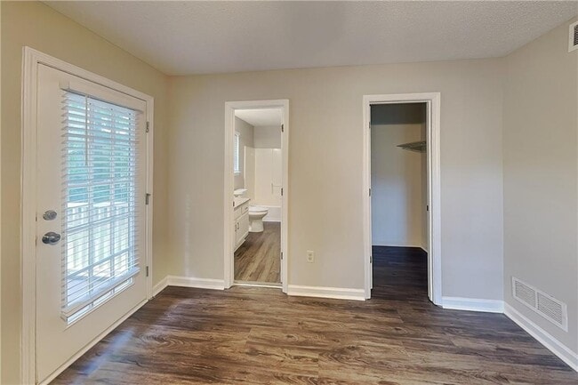 Building Photo - 125 Azalea Dr