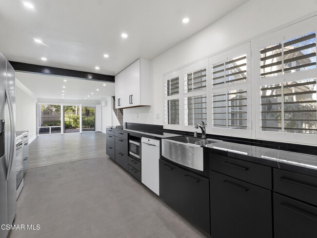 Building Photo - 3811 Lake Harbor Ln