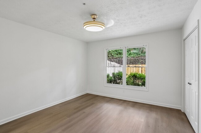 Building Photo - Bright and Gorgeous - Updated 3BR/2BA Townhome!