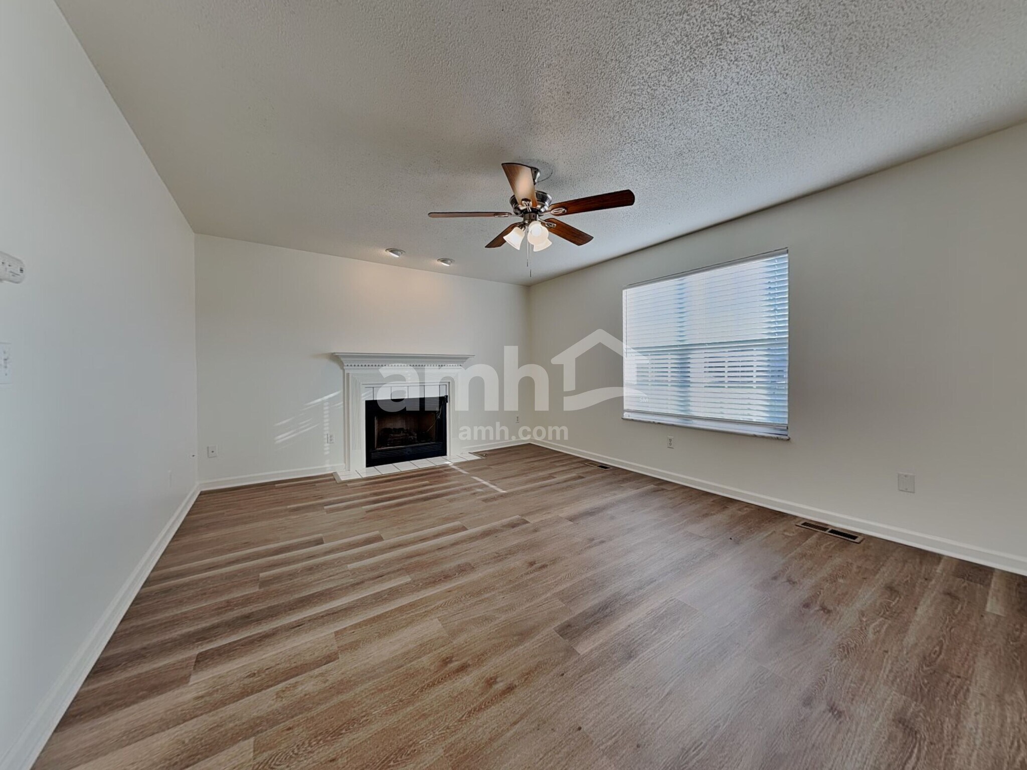 Building Photo - 7525 Saddlebrooke Dr