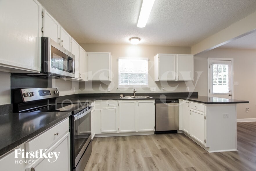 Building Photo - 2819 Rosemeade Dr