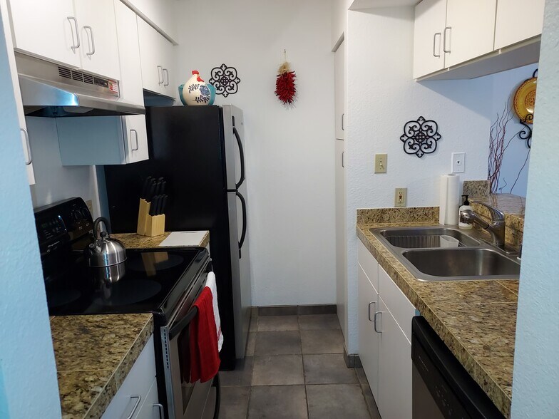 Kitchen - 941 Calle Mejia