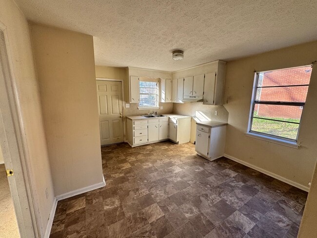 Building Photo - 128 Woodland Ave