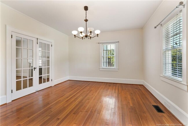 Building Photo - 717 Peden St