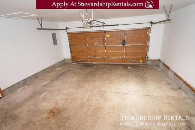 Building Photo - 5051 Forsythia St