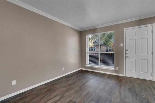 Building Photo - 5727 Richmond Ave