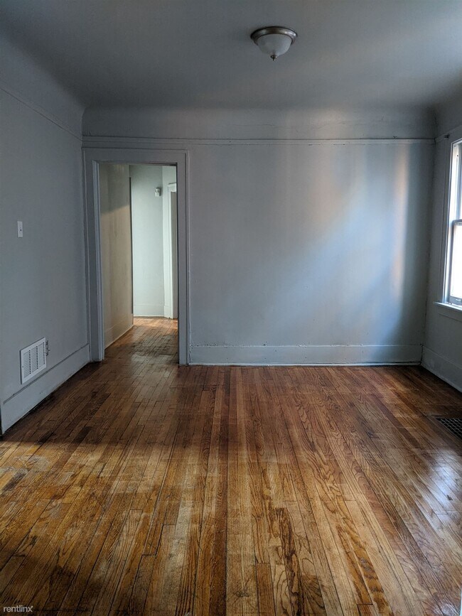 Building Photo - 2 br, 1 bath House - 3651 Bedford St Lower...