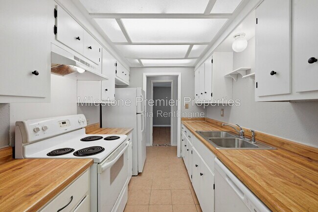 Building Photo - 1312 Churchill Way W