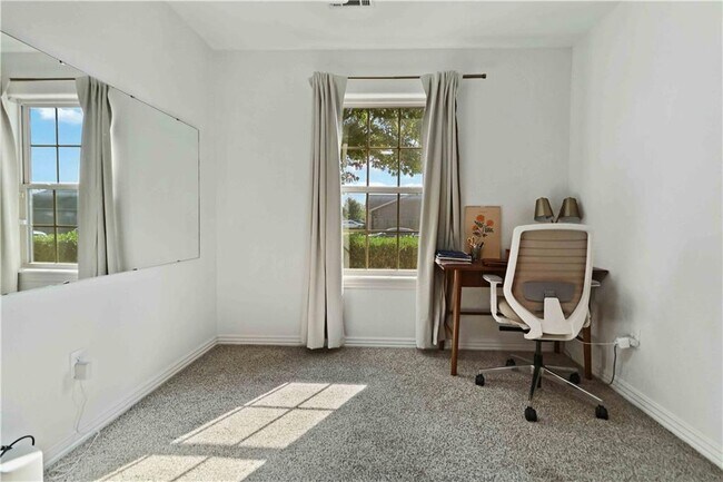 Building Photo - 3000 SW Wentworth Ave