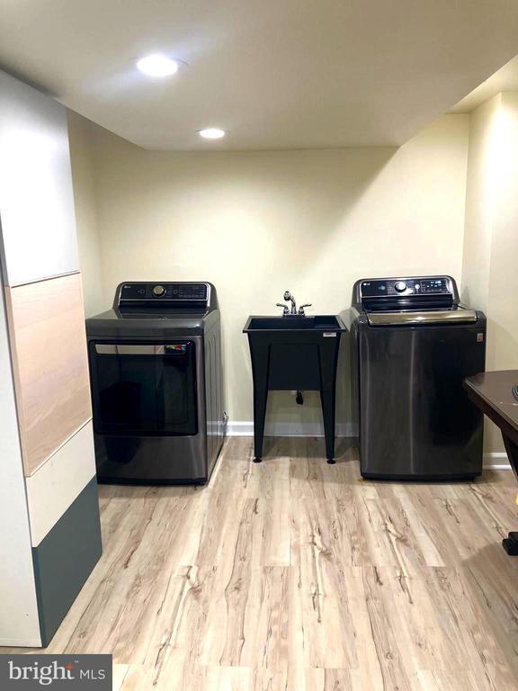 Building Photo - 626 S Irving St