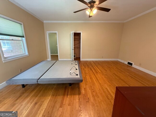 Building Photo - 998 Highland Cir SE